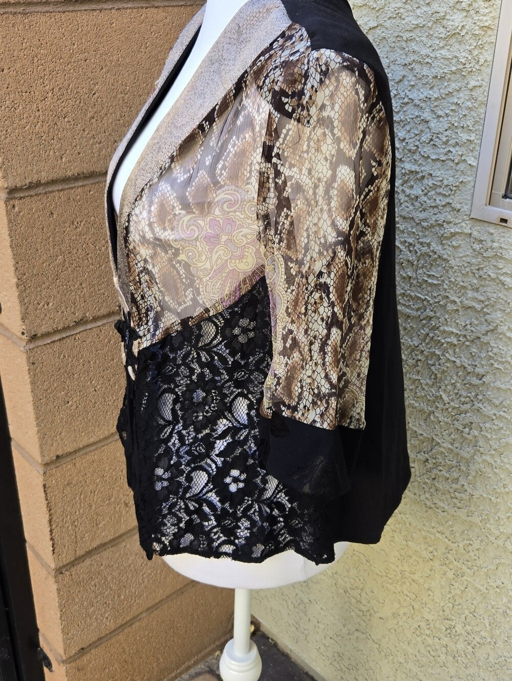 Vioket Kay Vintage Black Lace Open-front Kimono Jacket with Paisley Accents - Picture 5 of 9